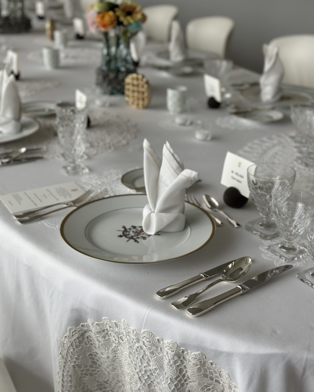 BELGIAN EMBASSY TOKYO – THE TABLE AS A DIPLOMATIC GESTURE