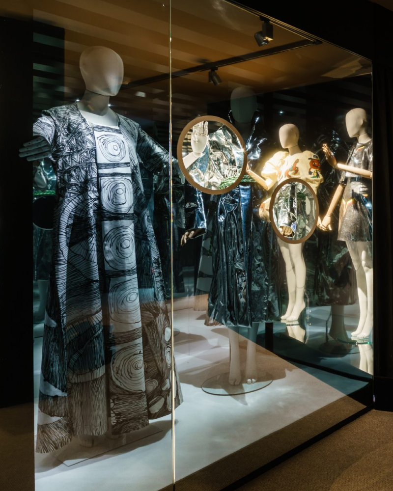 FASHION & LACE MUSEUM / REFLECTION